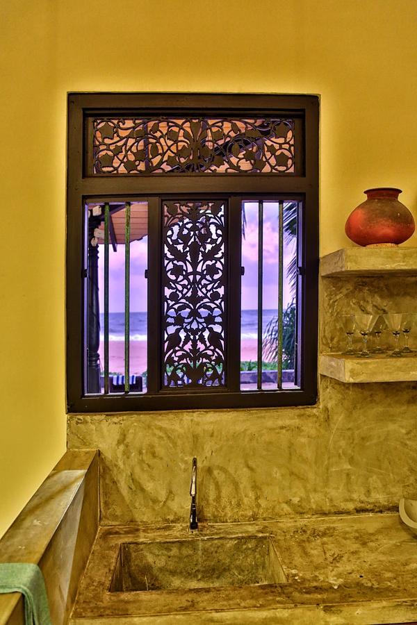 Blue Parrot Beach Villa Ambalangoda  Dış mekan fotoğraf